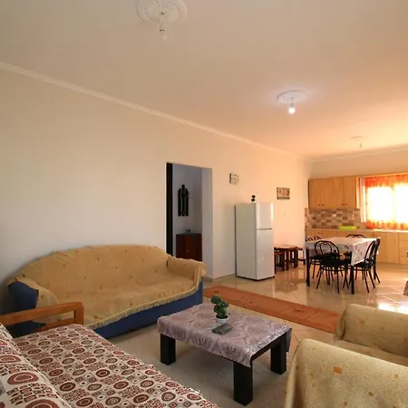 Apartment Eni - Mario Ksamil