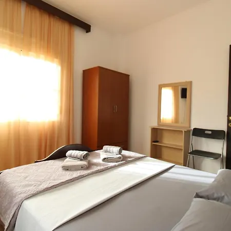 Apartment Eni - Mario Ksamil