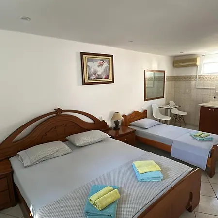 Apartment Eni - Mario Ksamil